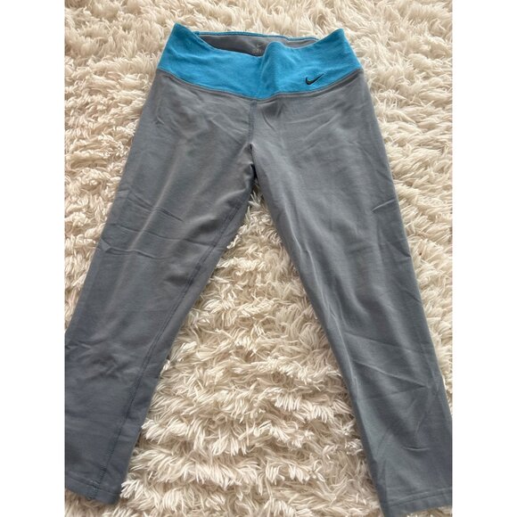 Nike Ladies Dri-Fit Activewear Bundle: Blue Waist Capri & 2 Pro Shorts Run XS - Picture 4 of 16